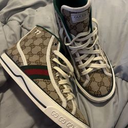 Gucci Shoes Size 8 