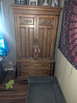 BEAUTIFUL TWO PIECE CABINET W TONS OF STORAGE