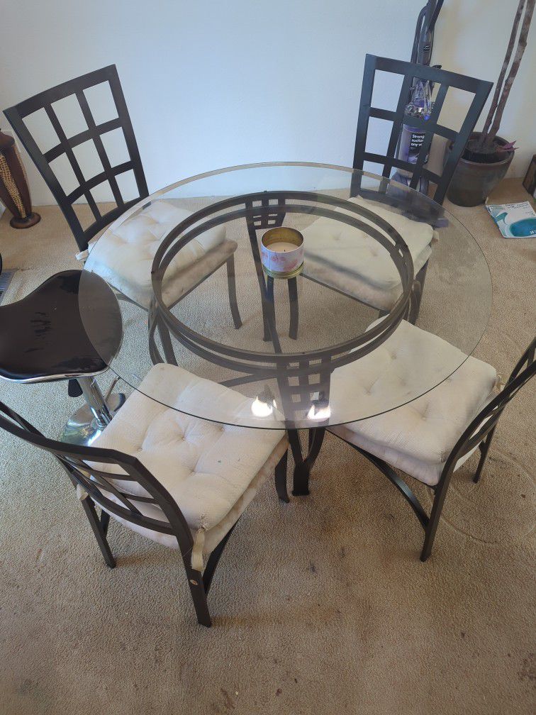 4 Person Dining Table 