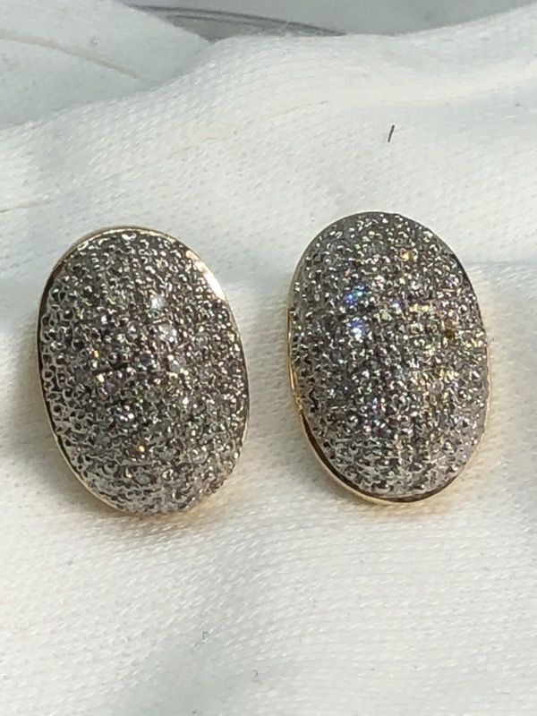 Diamond gold vintage earring Christmas 90% off $499. Is before$2990