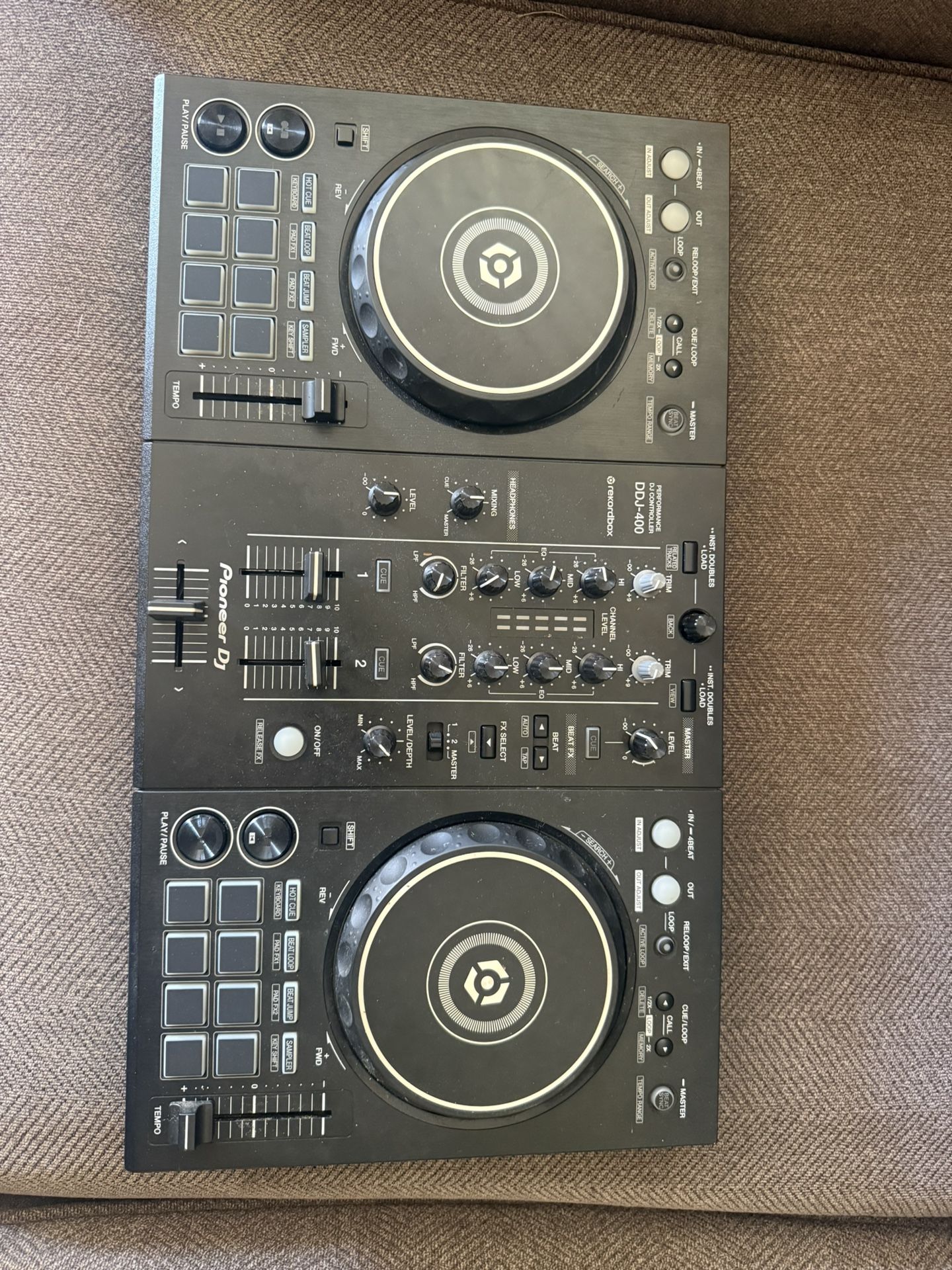 DDJ 400