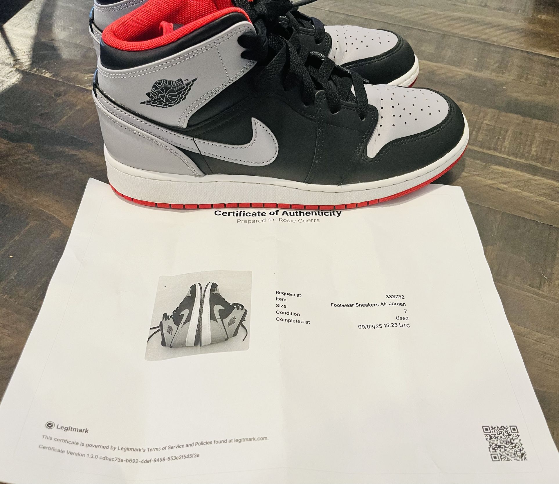 Air Jordan 1Mid GS Bred Shadow