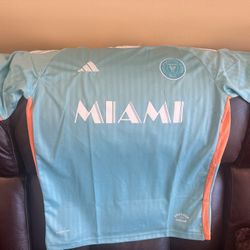 Adidas 2024 Inter Miami CF Archive Medium Leo Messi #10 Jersey Easy Mint.