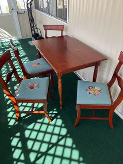 dining table and 4 chairs good condition