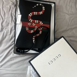 GUCCI  Calfskin Kingsnake Print Messenger Black