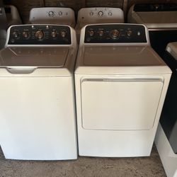 Set washer and dryer. GE washer 4.0cuftGE  dryer 7.0cu ft