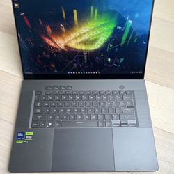 ASUS ROG Zephyrus G16 - Intel Ultra 9, RTX 4090, 240Hz 32GB DDR5 RAM 2TB SSD