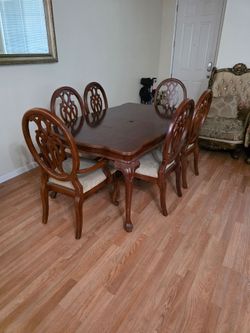 Expandable Dining Table with 6 Chairs