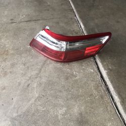 RIGHT TAIL LIGHT 2008 TOYOTA CAMRY HYBRID.