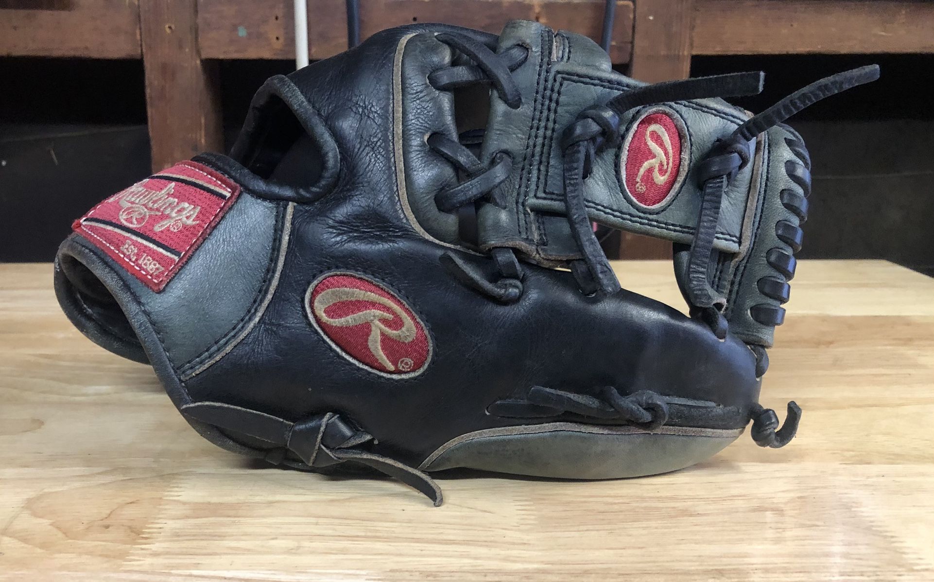 Rawlings Heart Of The Hide Pro 217-2NB 11” Baseball Glove - RHT