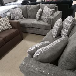 Absolutely Beautiful Couch!