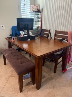 Excellent condition 6 person dining table