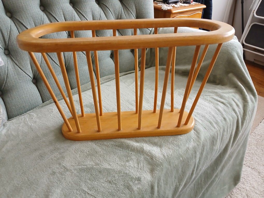 Wood magazine rack