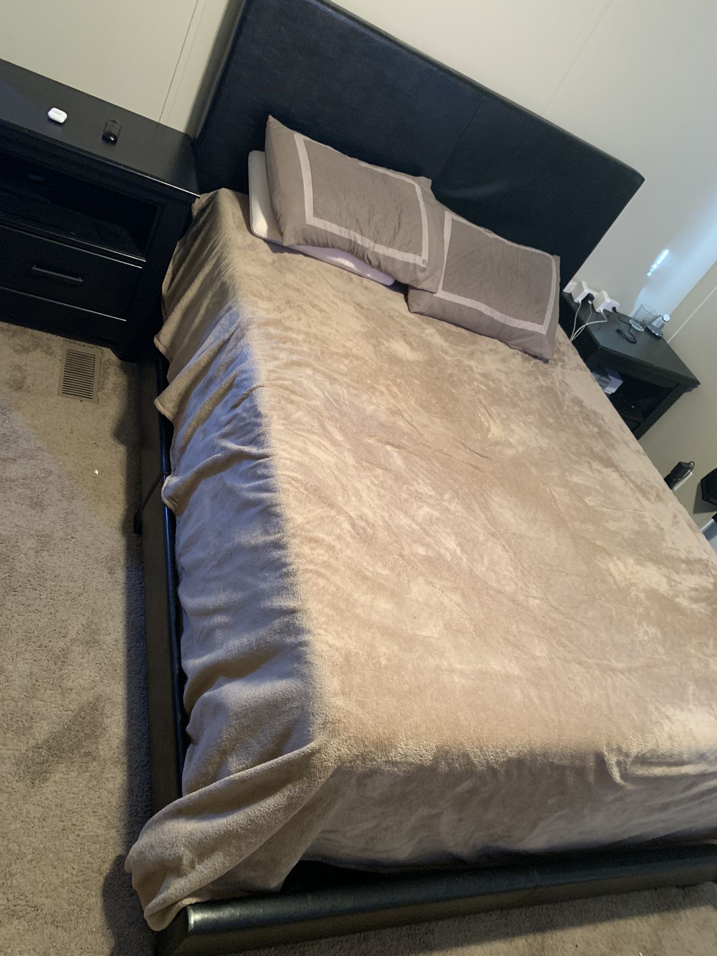 Queen size bed