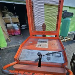 Battery power left stacker forklift