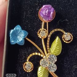 Vtg.Treasure " Gold Tone Flowers& Rhinestone Pin