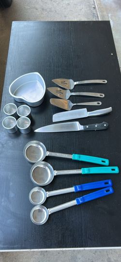 Mixed Kitchen Utensil and Serving Tool Lot
