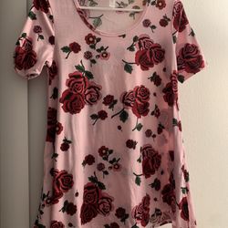 $7 ($14 on poshmark) LuLaRoe Perfect T Pink with Burgundy Roses