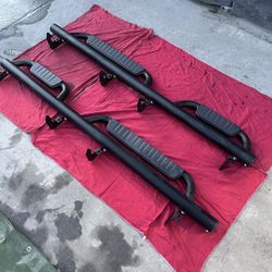 (contact info removed)7 GM Running Board Steps (2015-2022)