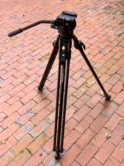 Manfrotto tripod 3182 with 501HDV fluid head