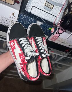 Revenge x storms Men’s size 6 Women’s 7.5