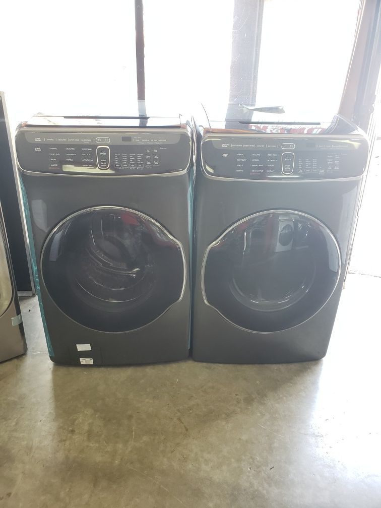 New Samsung Flex Washer and Gas dryer Set