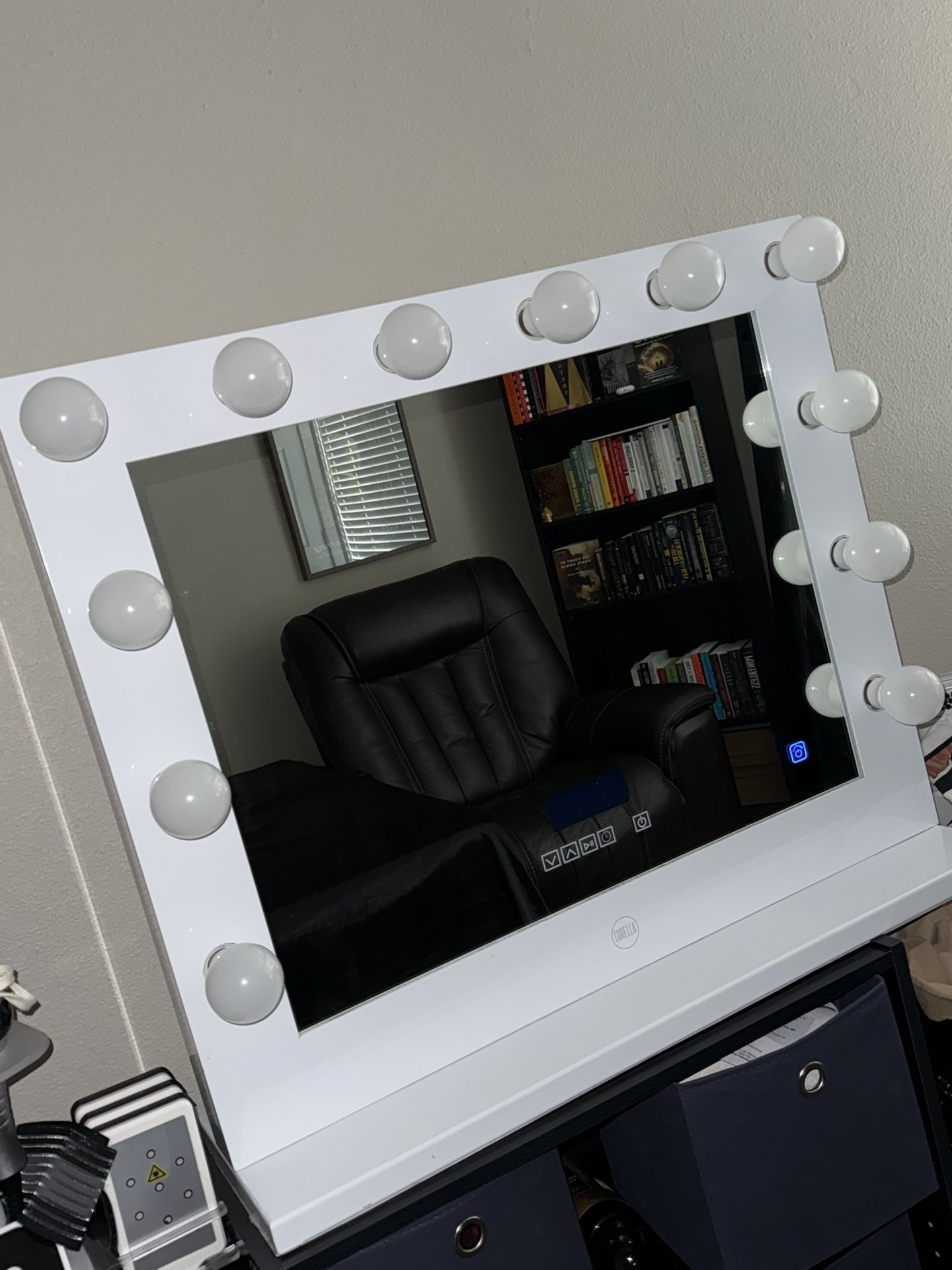 Vanity mirror 
