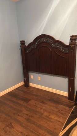 Queen bedframe