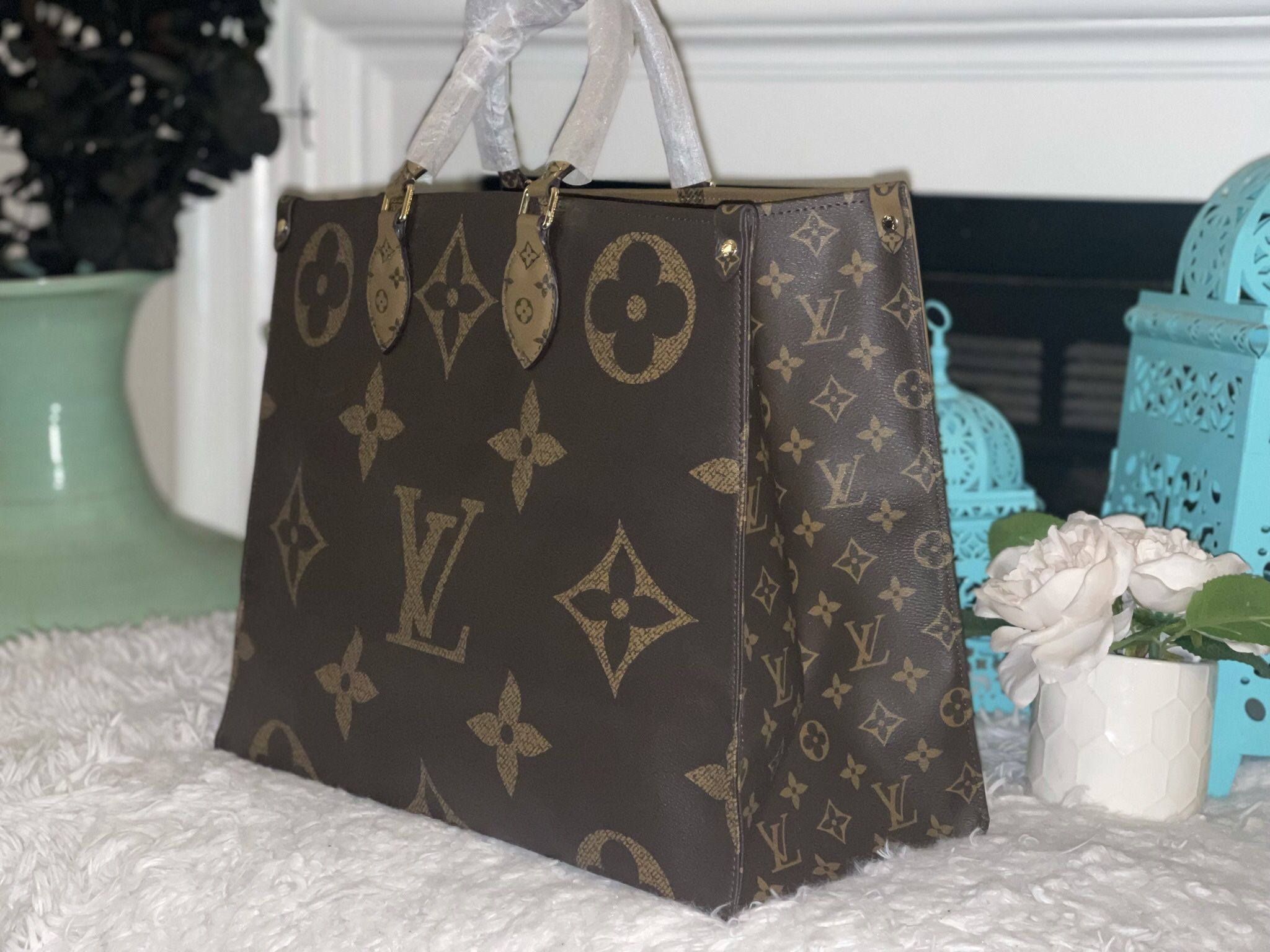 M44576 Onthego Tote Bag Lv for Sale in Los Angeles, CA - OfferUp