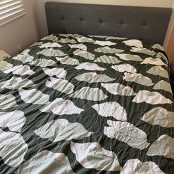 Bed with memory foam mattress and 4 large storage drawers