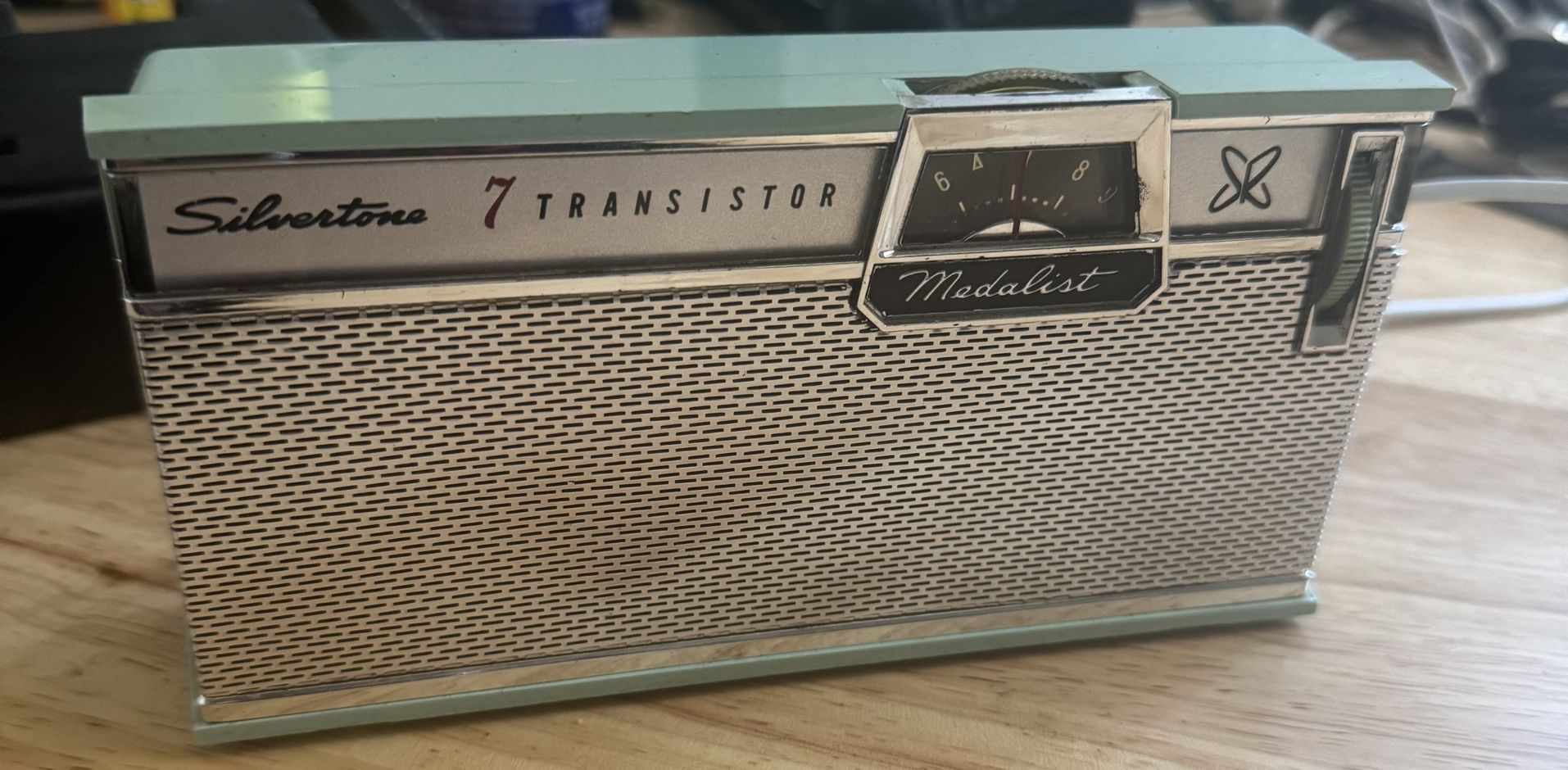 Vintage radio Silvertone 7 Transistor Radio Teal rare (working)