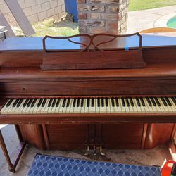 Piano-Kimball Consolette 2000