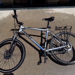 Giant Yukon Mountain Commuter Hybrid Bike - With Bags