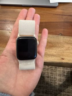 Apple Watch Series 6 - 40mm aluminum and ceramic case