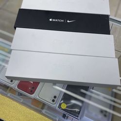 Brand New Apple Watches ⌚️⌚️⌚️on Sale