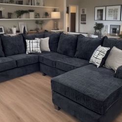 Beautiful Very nice Reversible Chaise Sectional!