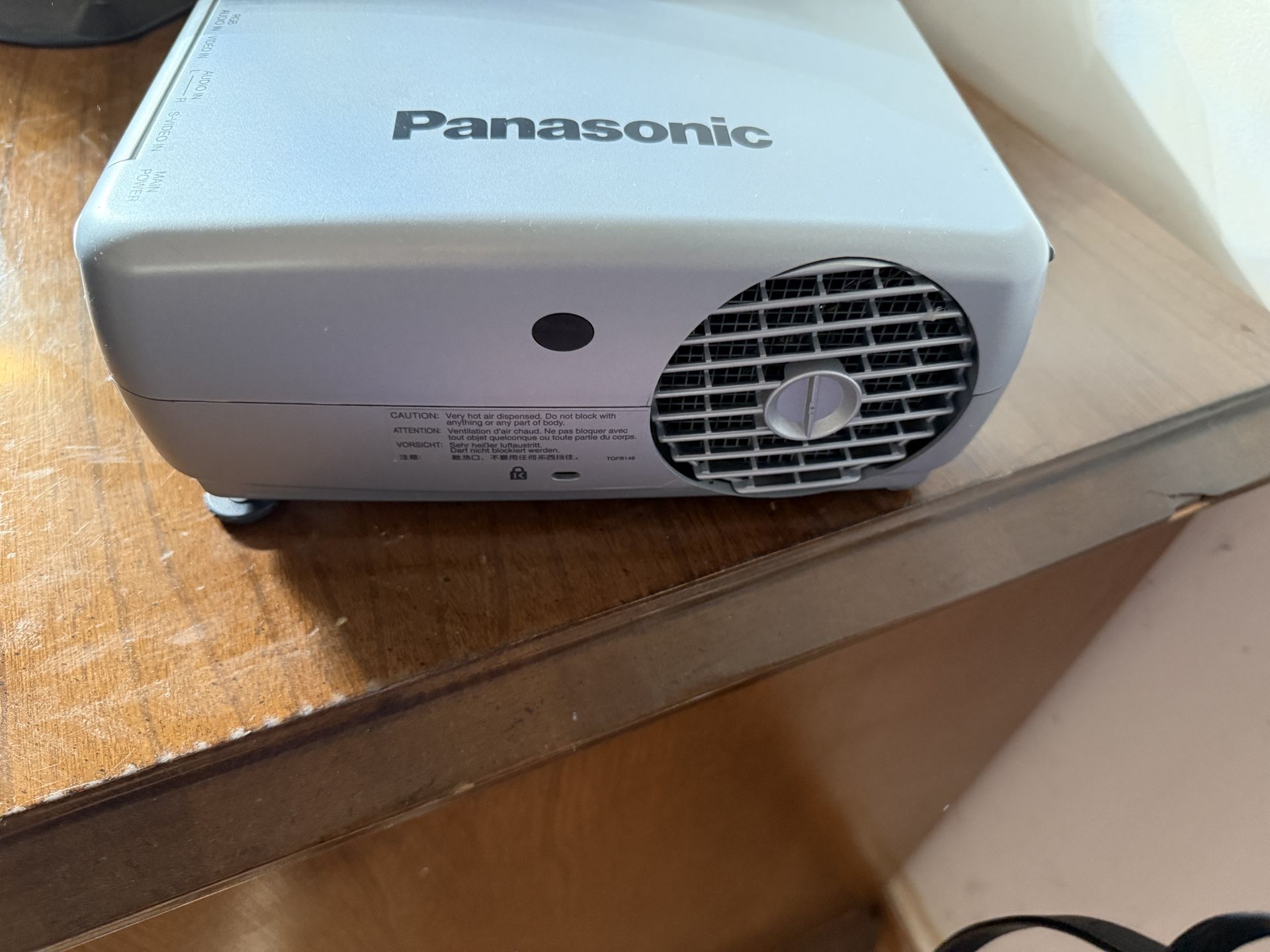 Panasonic PT-L501U LCD Projector