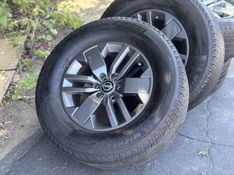 2025 Nissan Frontier OEM Wheels & Michelin Tires Set 265/65R17