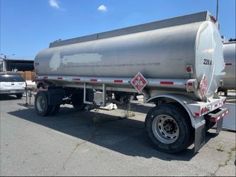 5300 Gallon Oil Tanker
