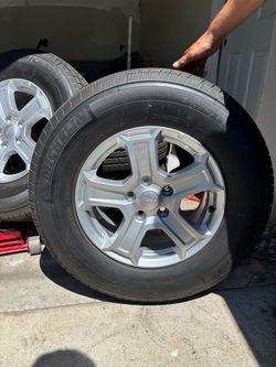 5 new wheels and tires Michelin 245 75/17