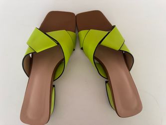 Fashion green slipper used excellent condition women size 5