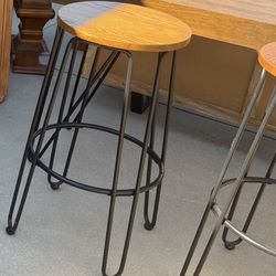 4 Bar Stools  Great Condition Wood & Metal Bar Stools $100