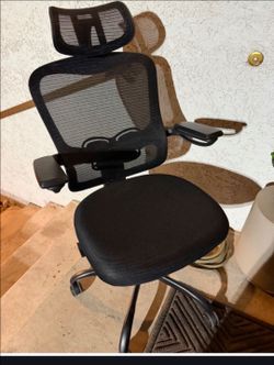 BRAND NEW ERGONOMIC  OFFICE CHAIR