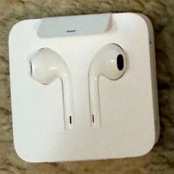 Apple EarPods Headphones with Lightning Connector, Wired Ear Buds for iPhone with Built-in Remote to Control Music, Phone Calls, and Volume.