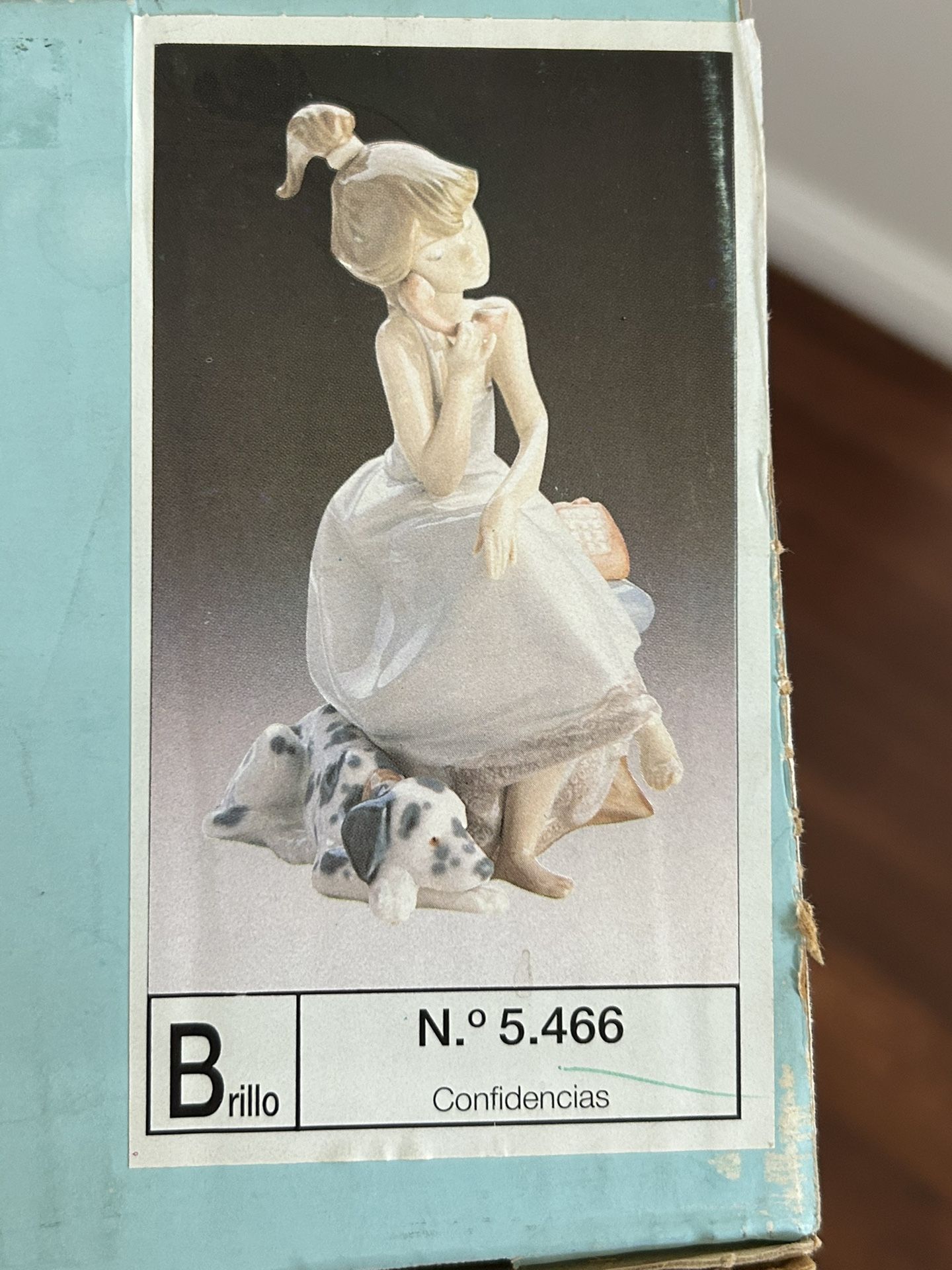 Lladro “Confidencias” “Chit Chat” Girl On Telephone