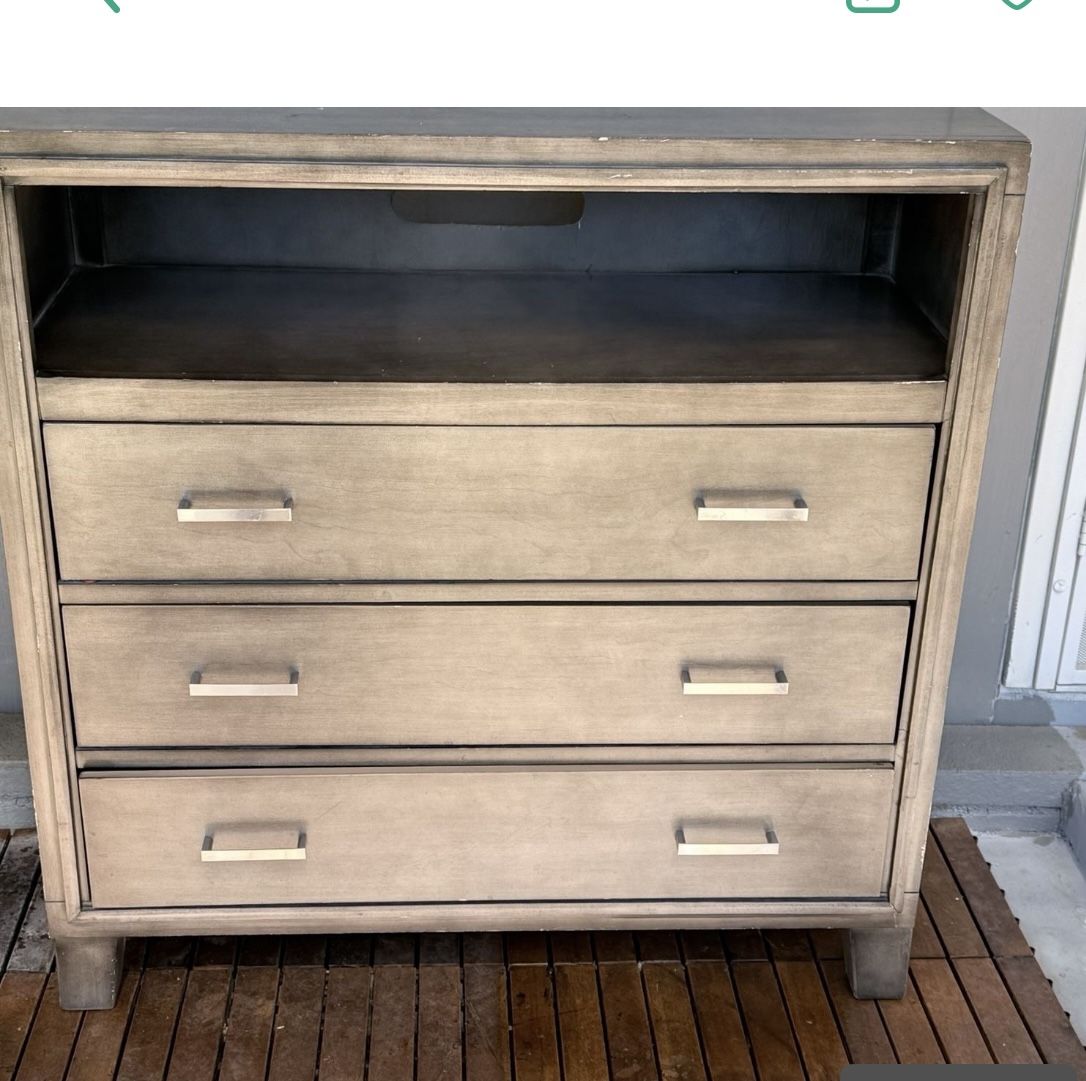 Bedroom Dresser 3-drawers FREE 