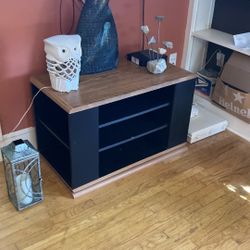 Swivel TV table