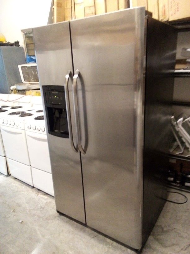 Great Condition Side X Side Refrigerator.