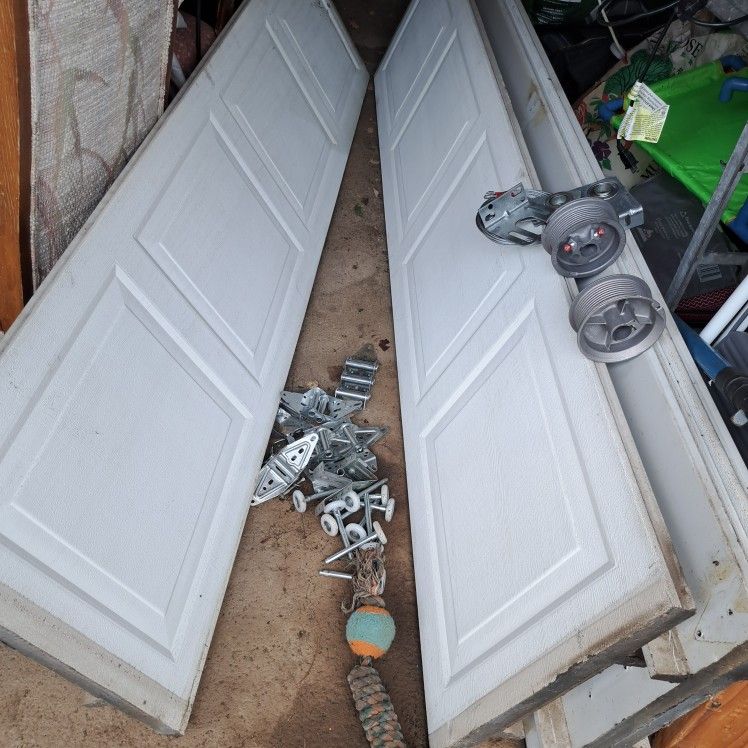 Used Garsge Door With New Hardware 
