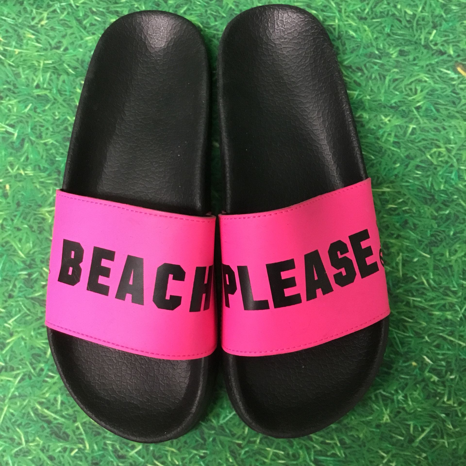 Victoria’s Secret pink sandals L